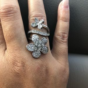 Banana Republic silver and crystals ring
